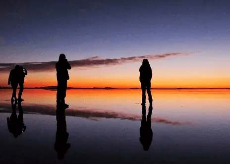 UYUNI, PUESTA DE SOL SOBRE EL SALT FLAT TOUR
